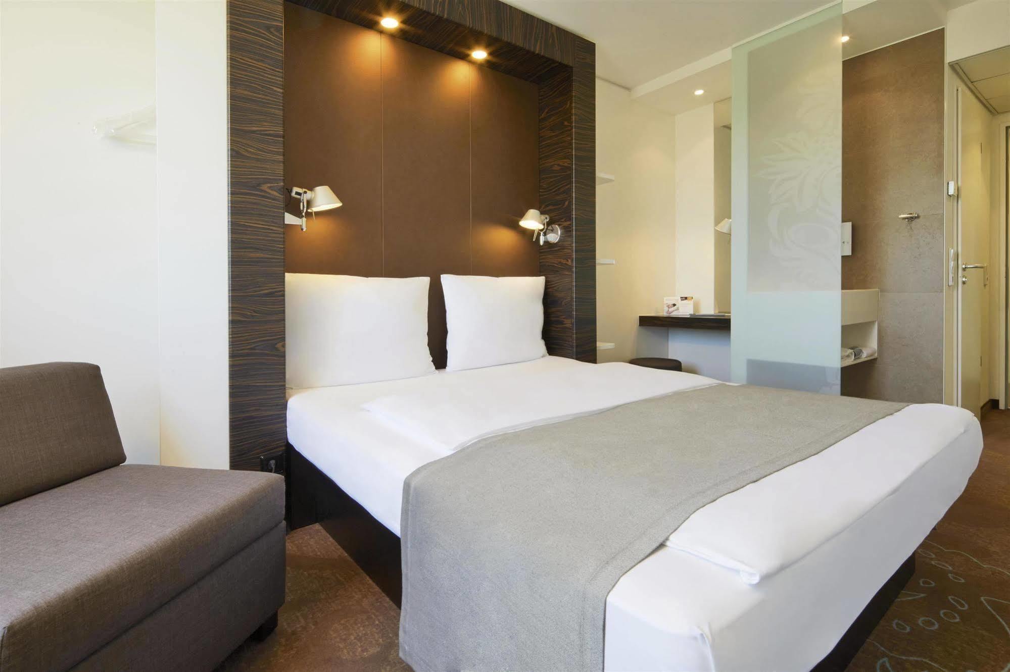 B&B Hotel Muenchen-Putzbrunn Dış mekan fotoğraf