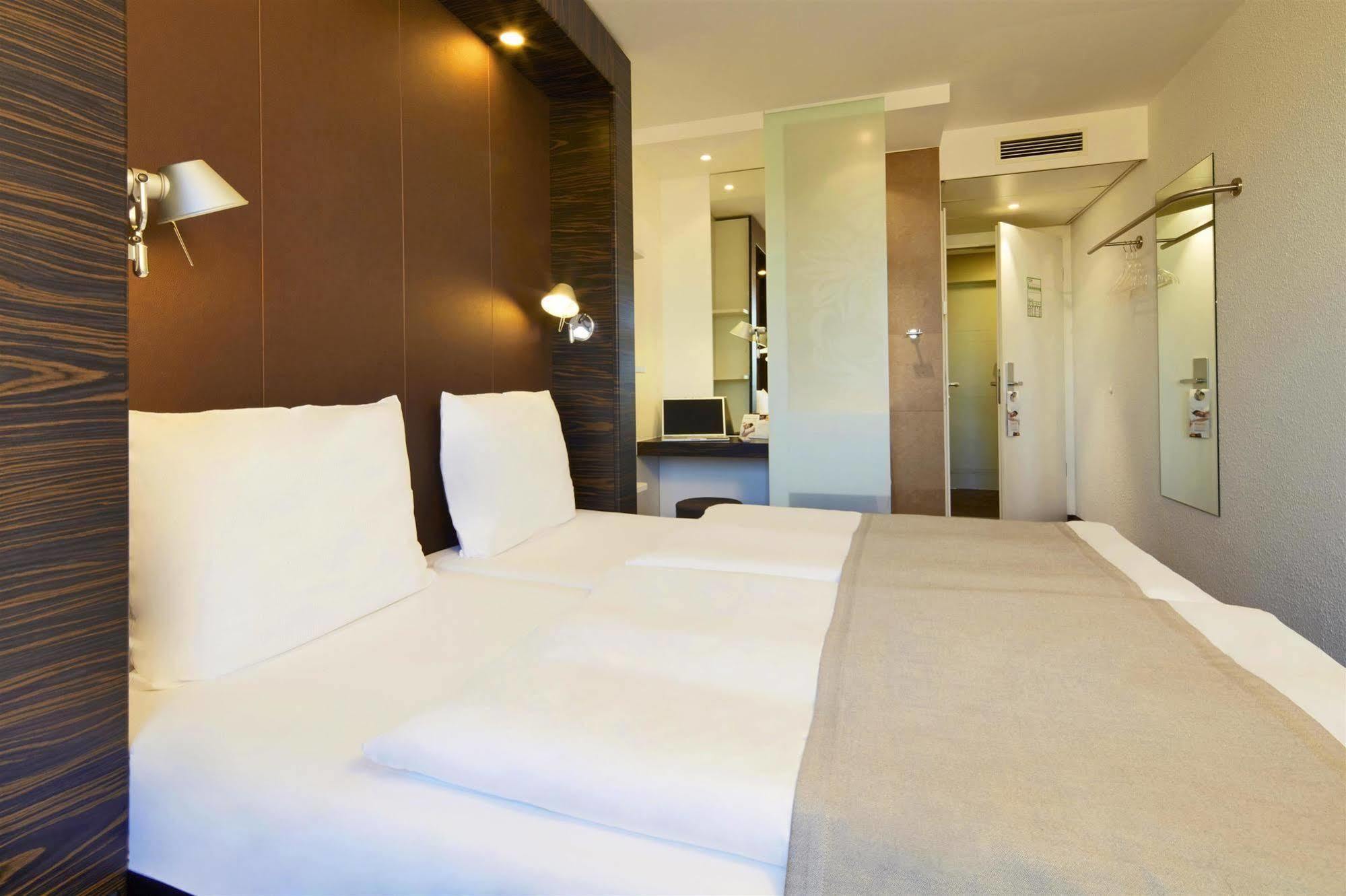 B&B Hotel Muenchen-Putzbrunn Dış mekan fotoğraf