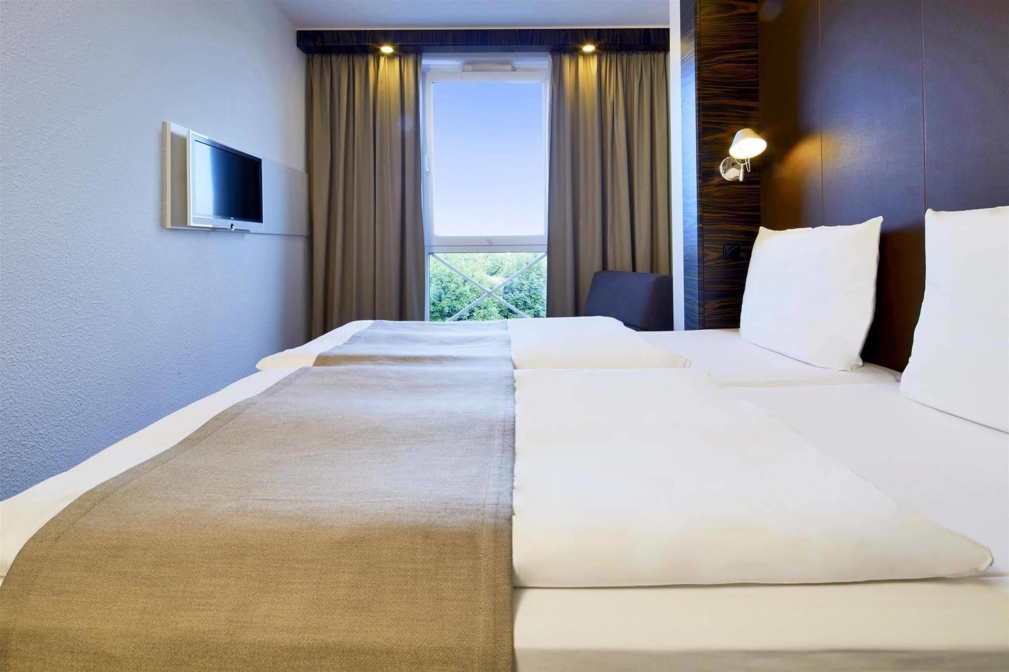 B&B Hotel Muenchen-Putzbrunn Dış mekan fotoğraf