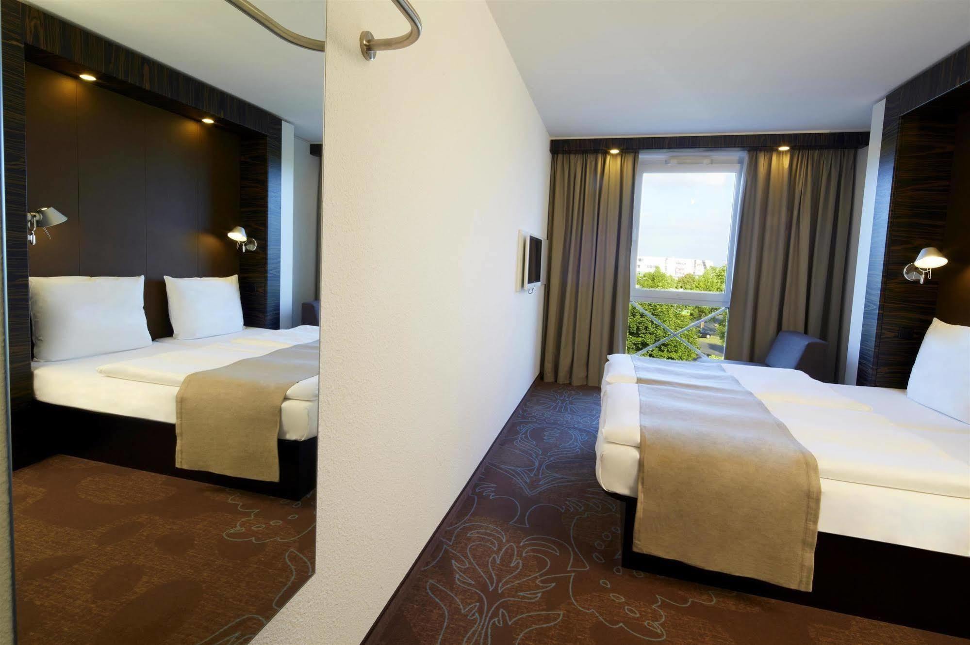 B&B Hotel Muenchen-Putzbrunn Dış mekan fotoğraf