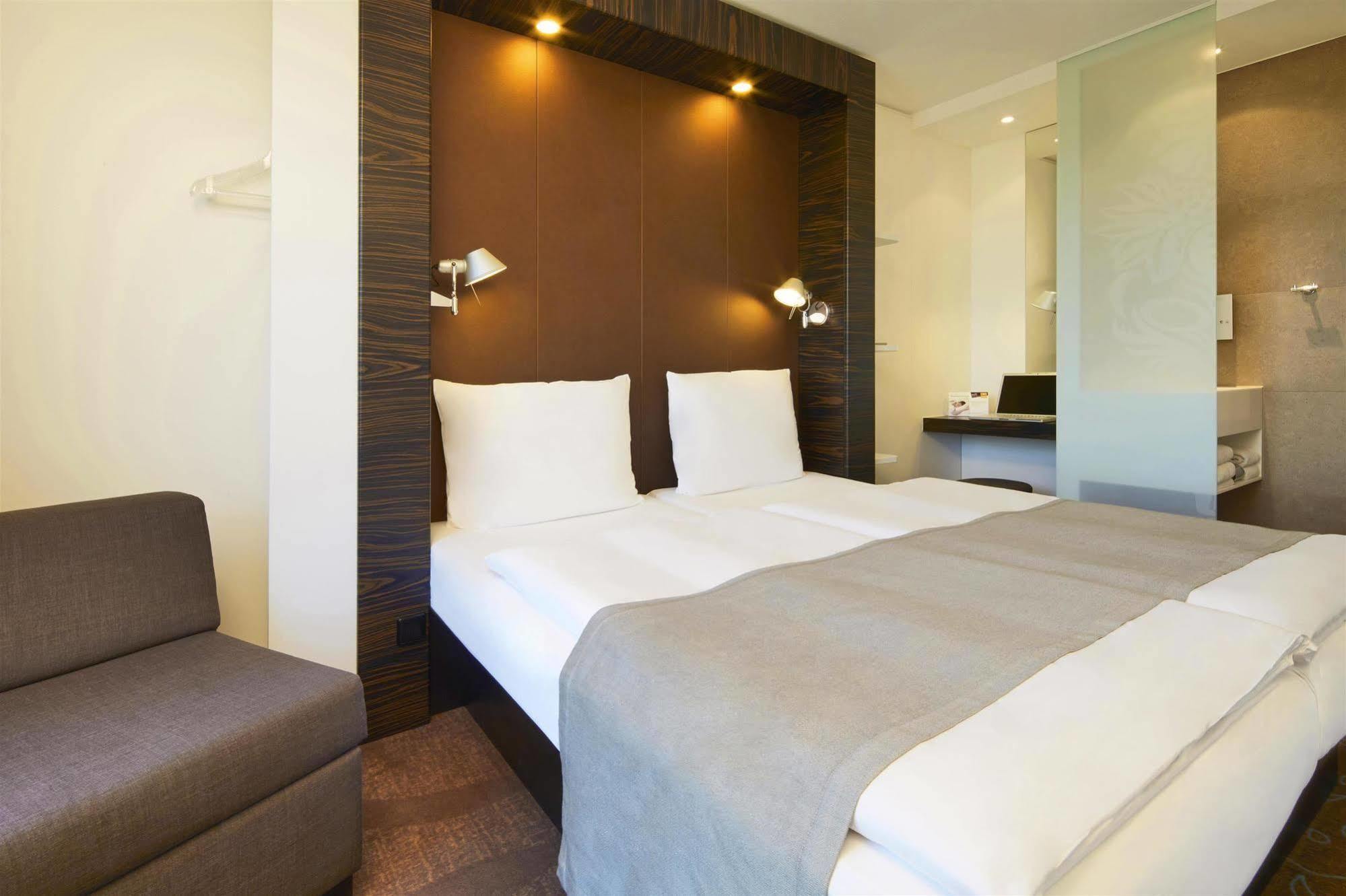 B&B Hotel Muenchen-Putzbrunn Dış mekan fotoğraf